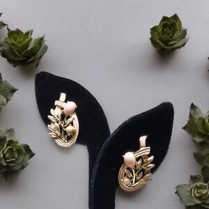 Clip Coro earrings